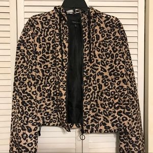 Trendy leopard print wind breaker *NWOT*